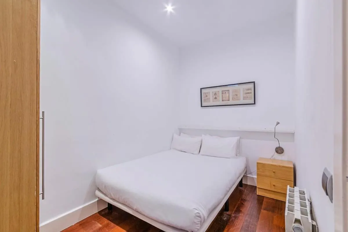 Cozy And Bright 3Bd Apartment By Gran Via Barcelona 0*,  Spanien